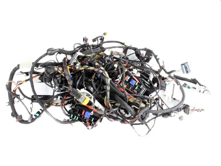 WIĄZKA ELEKTRYCZNA WNĘTRZA KOMORY SILNIKA 2
